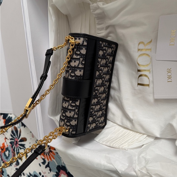 Dior 30 Montaigne Chain Bag - Picture 2 of 10